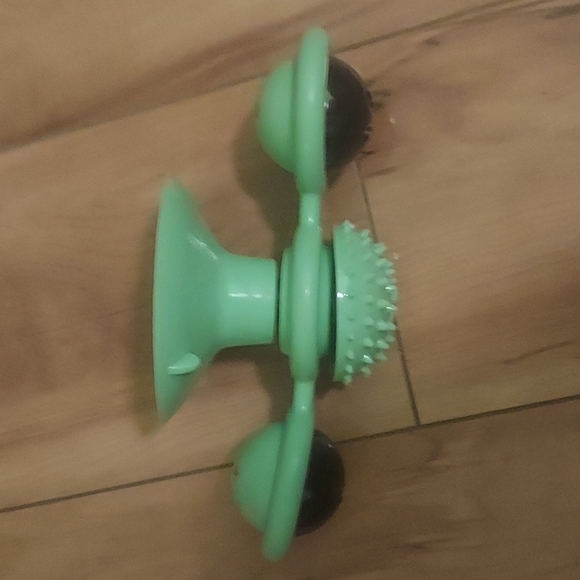 Suction cat scratch toy - Picture 2 of 3